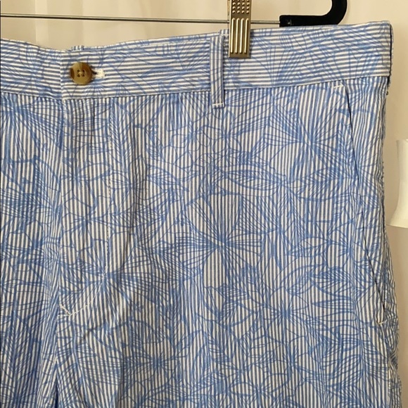 Izod Flat Front printed Shorts - Picture 2 of 3
